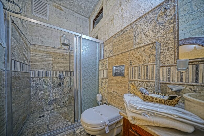 Maccan Cave Hotel