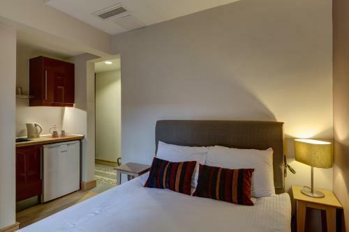 No11 Hotel & Apartments
