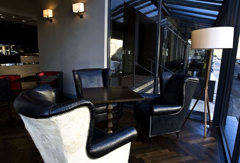 Hotel Lorne (i)