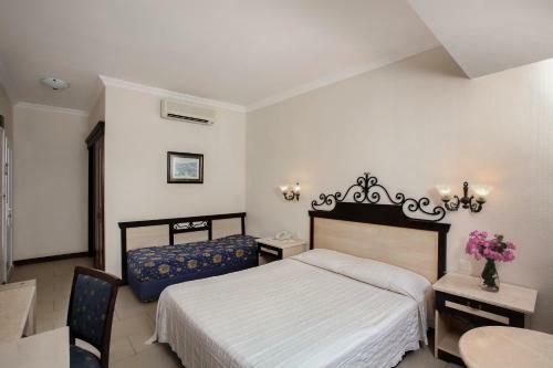 Hotel Cactus Mirage Family Club