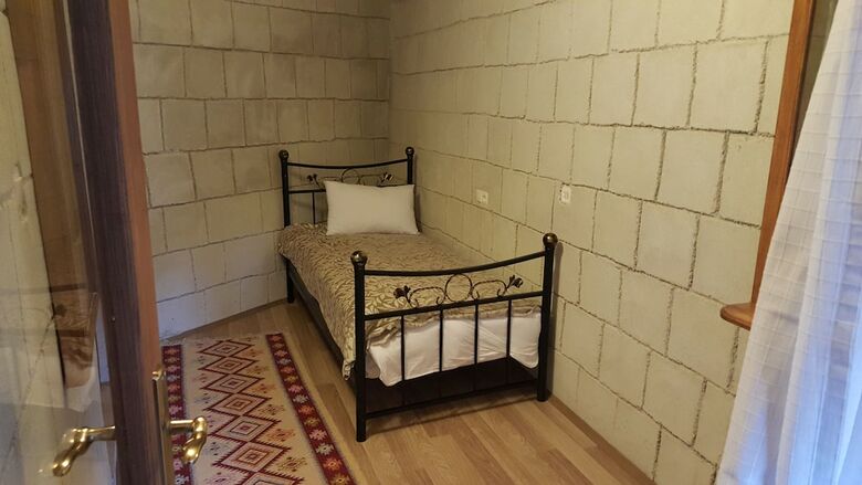 Hotel Whisper Cave House