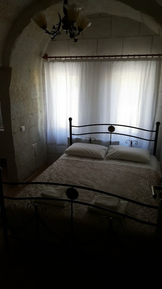 Hotel Whisper Cave House