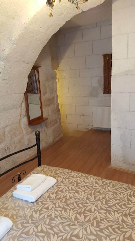 Hotel Whisper Cave House