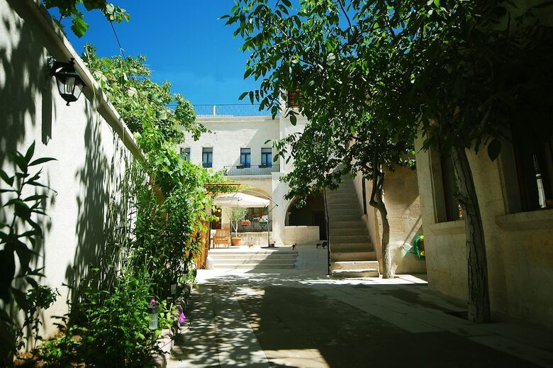 Hostal Karadut Cave Hotel