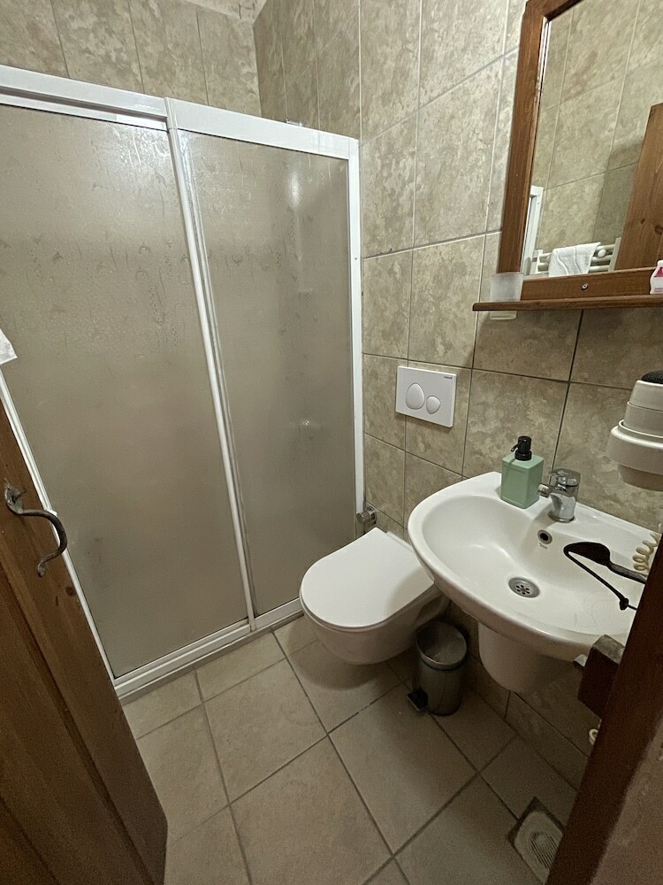 Hostal Karadut Cave Hotel
