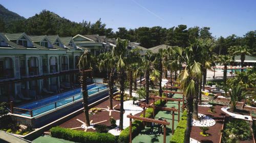 Green Forest Hotel