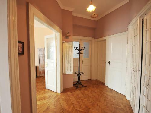 Halytska Street View 4-room Apartment