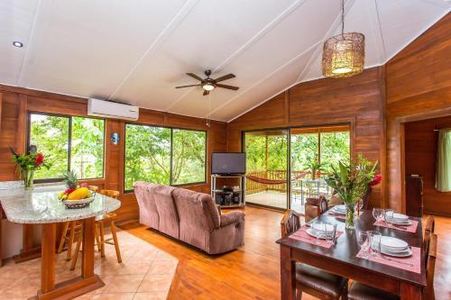 Macaw Villa