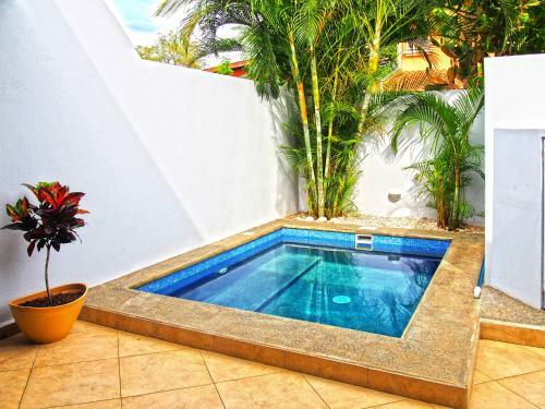 Villa Thoga Vacation Rentals & Tours