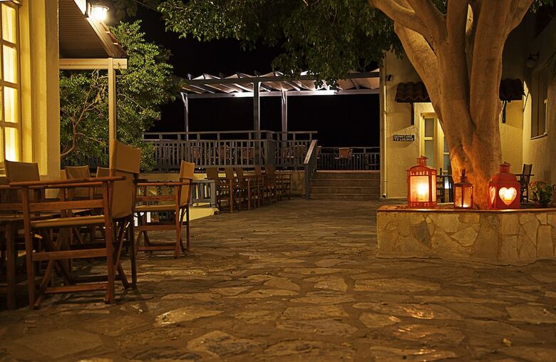 Elpida Hotel