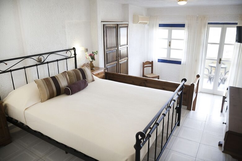 Elpida Hotel