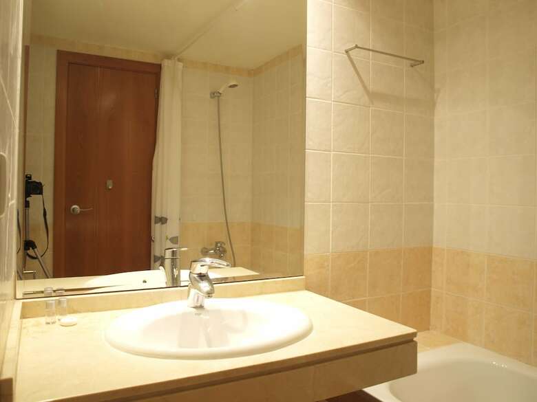 Apartup Yellow Opera View