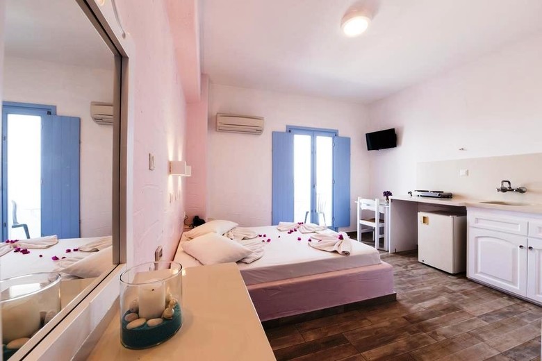 Stratos Studios & Apartments