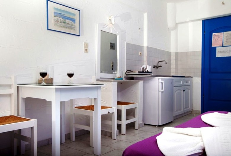 Stratos Studios & Apartments