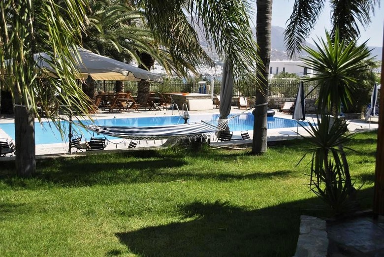 Apartamentos Paros Eden Park