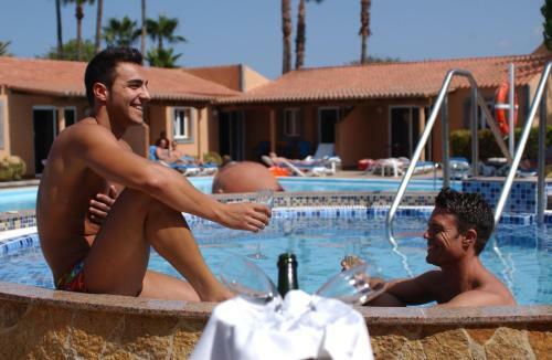 Hotel Bungalows Los Almendros - Gay Exclusive