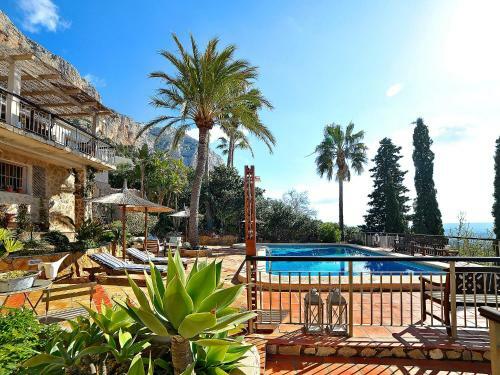 Holiday Home Petite Fleur