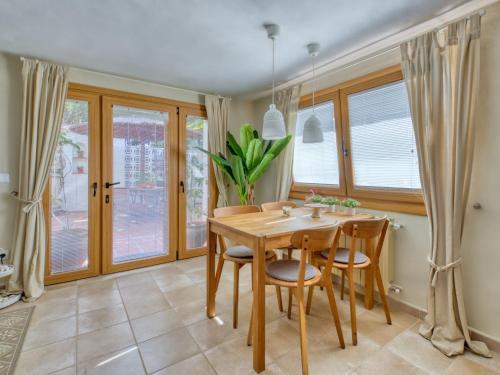 Holiday Home Petite Fleur
