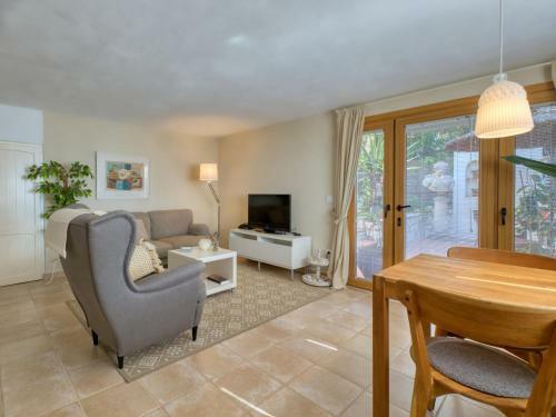 Holiday Home Petite Fleur