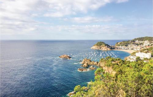Two-bedroom Apartment Tossa De Mar With A Fireplace 03