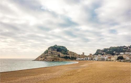Two-bedroom Apartment Tossa De Mar With A Fireplace 03