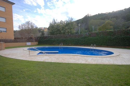 Lets Holidays Cozy Pool Apartment