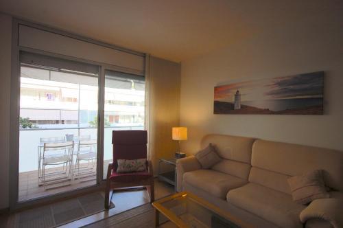 Lets Holidays Cozy Pool Apartment