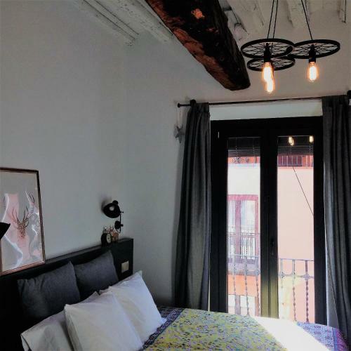 Hostal Groc Rooms