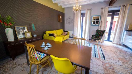 Hostal Groc Rooms