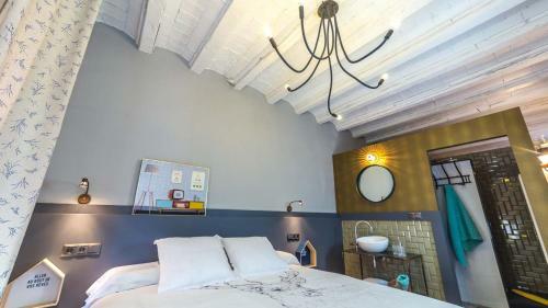 Hostal Groc Rooms