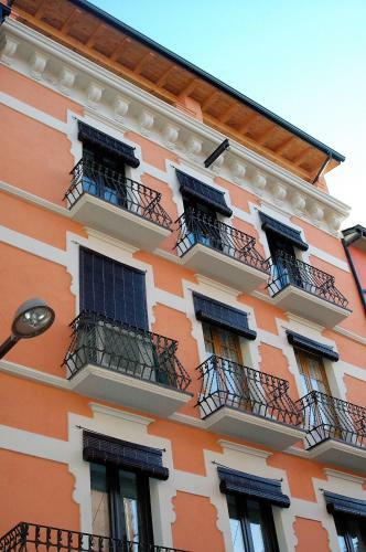 Hostal Groc Rooms