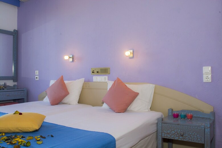 Nikos Hotel