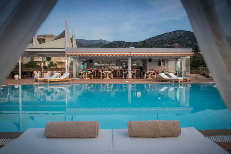 Notos Hotel & Suites