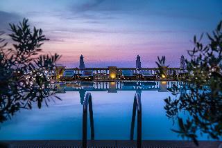 Notos Hotel & Suites