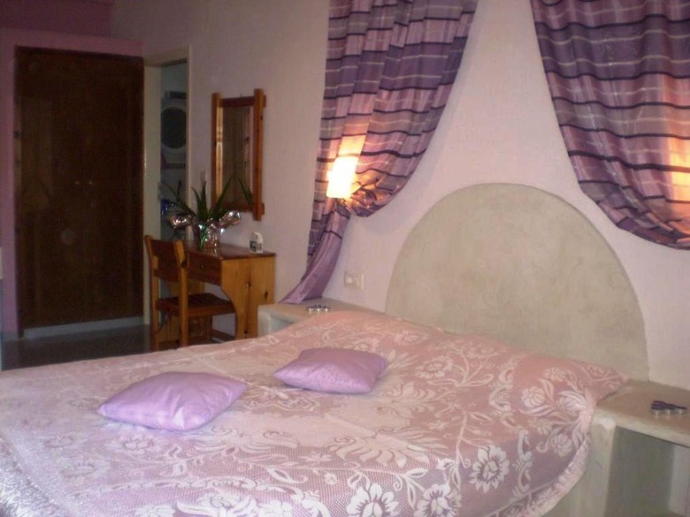 Hotel Irineos Studios