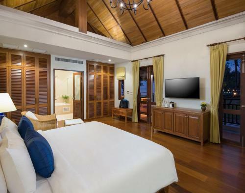 Hotel Le Menara Khao Lak Beachfront Villa & Resort