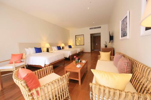 Hotel Le Menara Khao Lak Beachfront Villa & Resort