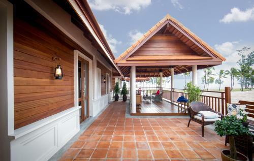 Hotel Le Menara Khao Lak Beachfront Villa & Resort