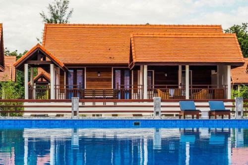 Hotel Le Menara Khao Lak Beachfront Villa & Resort