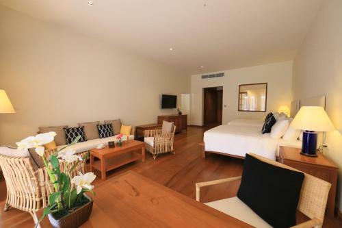 Hotel Le Menara Khao Lak Beachfront Villa & Resort