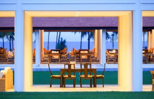 Hotel Le Menara Khao Lak Beachfront Villa & Resort