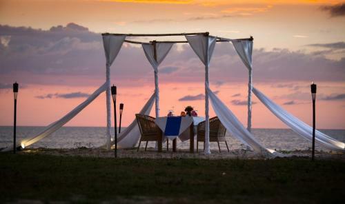 Hotel Le Menara Khao Lak Beachfront Villa & Resort