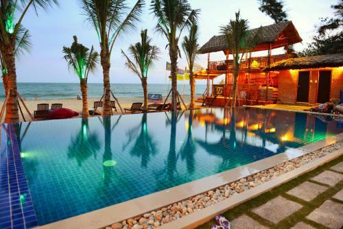 Hotel Ananda Resort