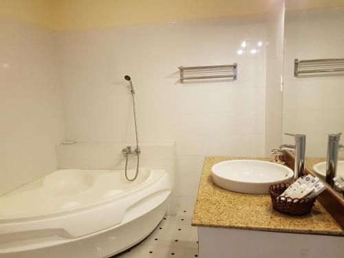Vinh Suong Seaside Hotel And Resort