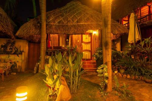Hotel Joe's Cafe & Garden Resort