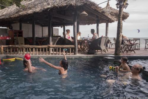Hotel Joe's Cafe & Garden Resort