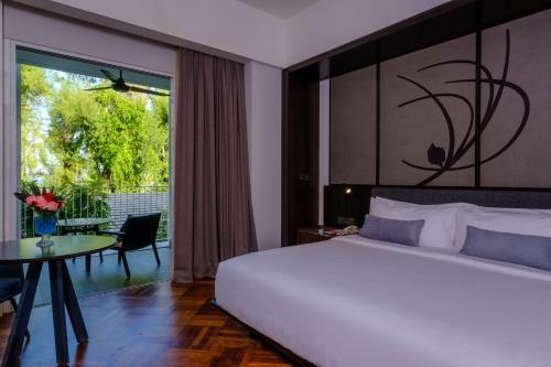 Lone Pine Hotel