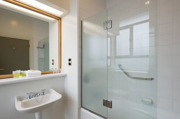 Hotel S/circle Southern Cross