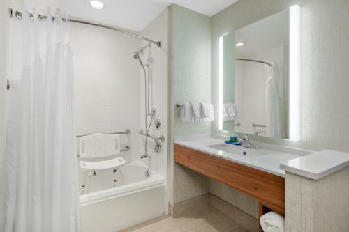Holiday Inn Express Hotel & Suites Ontario