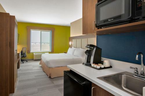 Holiday Inn Express Hotel & Suites Ontario
